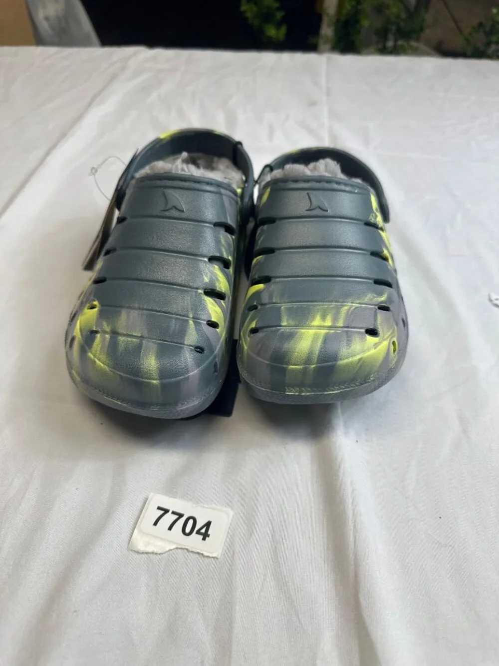 rugged shark boys size 13 nwt lined clog youth nwt